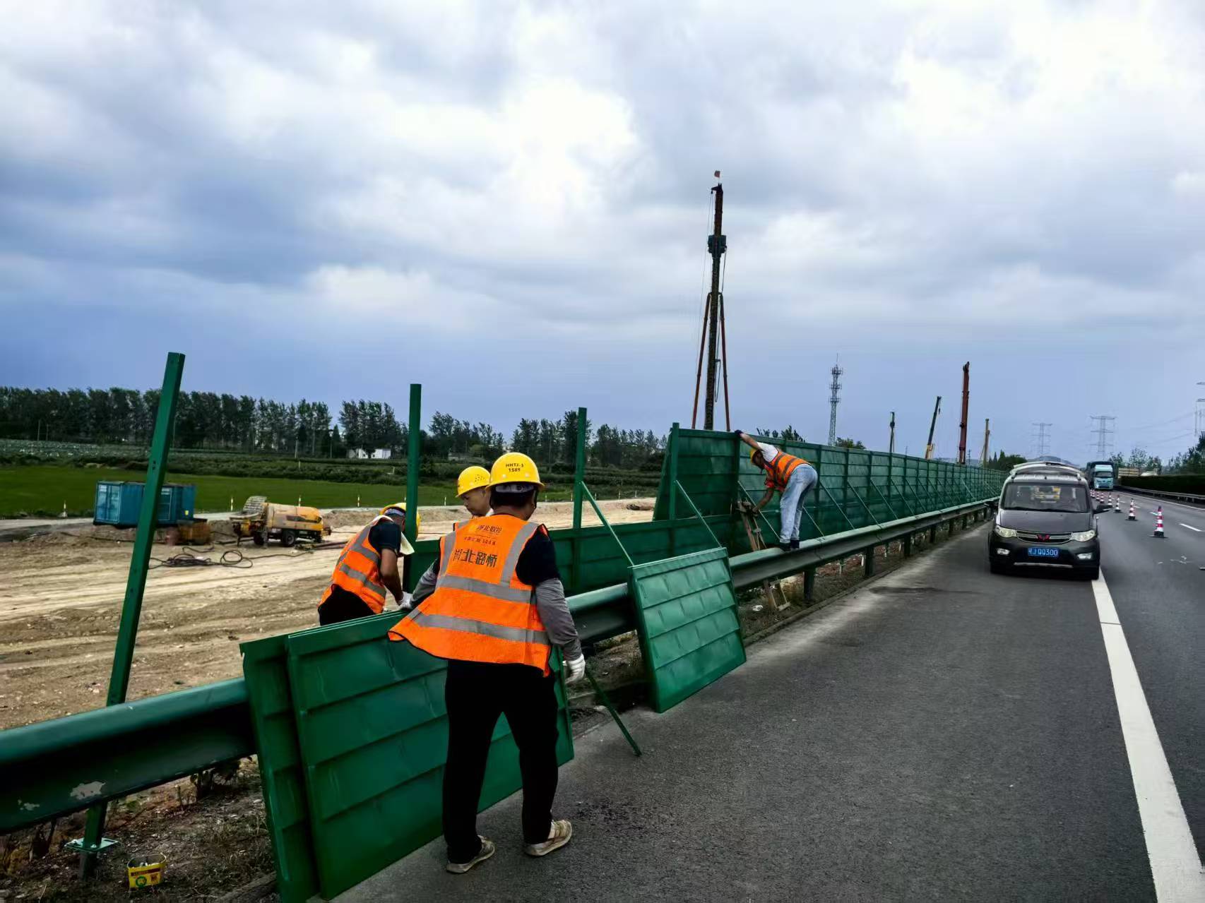 高速百叶围挡 - 河北欧金交通防护设施有限公司图片2