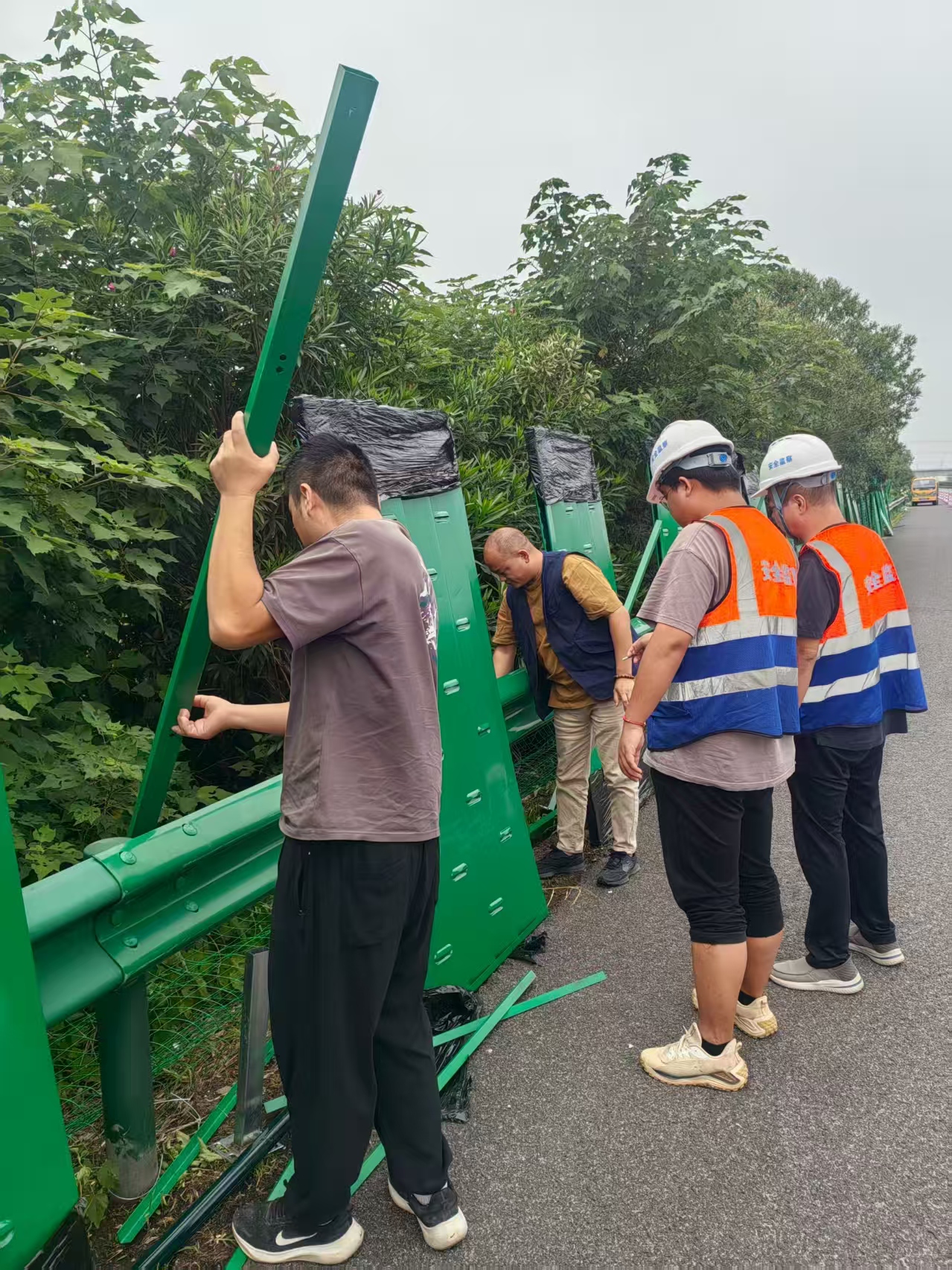 高速百叶围挡 - 河北欧金交通防护设施有限公司图片3