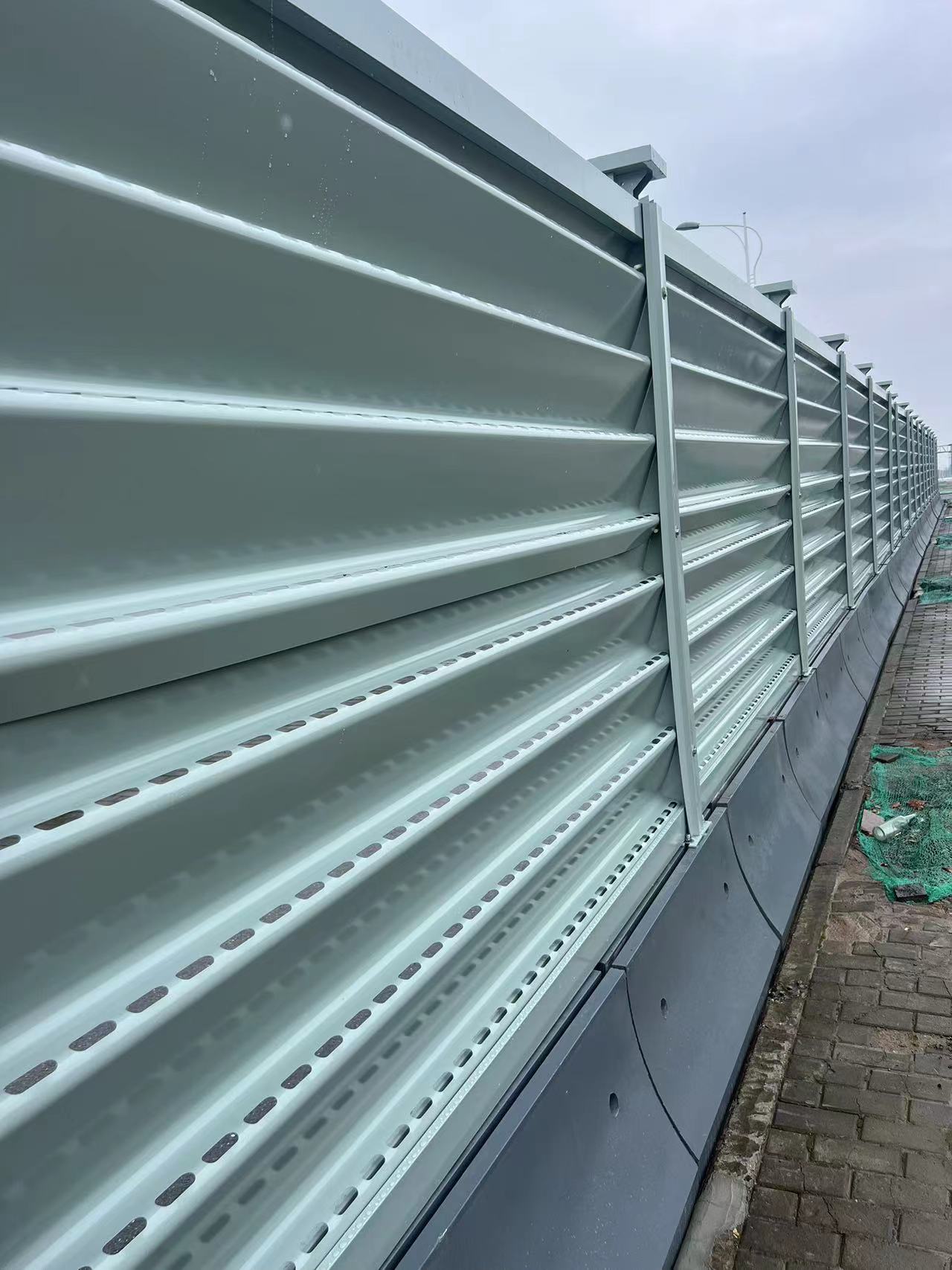 横挂百叶围挡 - 河北欧金交通防护设施有限公司图片3